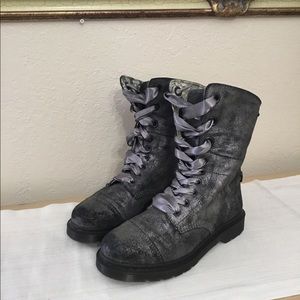 Dr. Martens Aimilie Metallic Gray Boots Sz.9